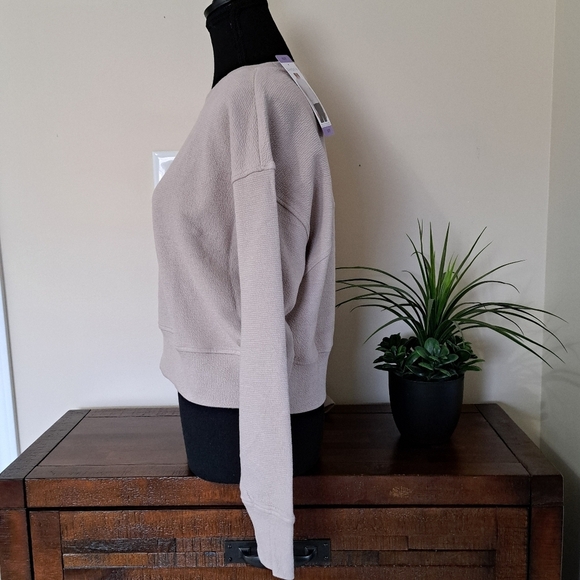 New! Danskin Cropped Crew Sweatshirt Beige Long Sleeved Women's XS Jacquard Top - Picture 4 of 16